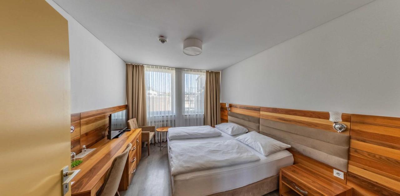 Bayrischer Hof Krefeld Bilik gambar