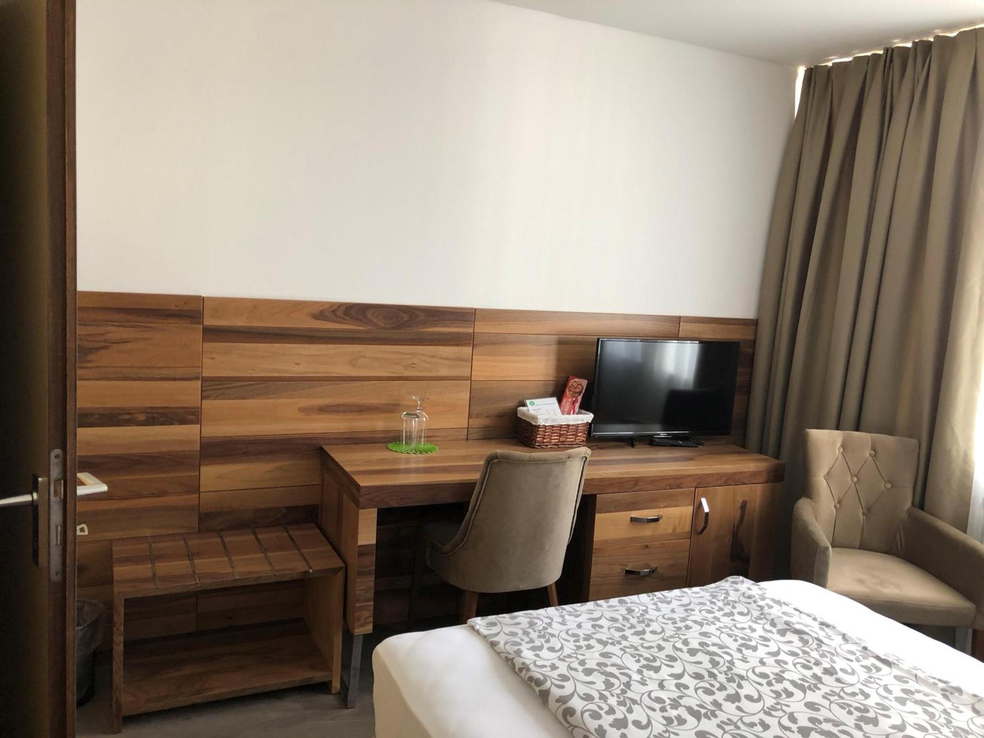 Bayrischer Hof Krefeld Bilik gambar